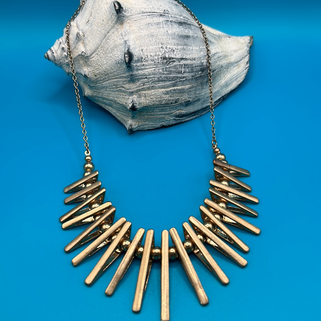 Necklace Gold Tone Tribal Style 16 Lobster Claw Clasp